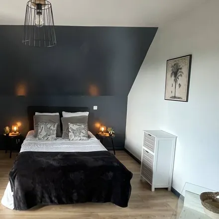 Rent this 6 bed house on 14160 Périers-en-Auge