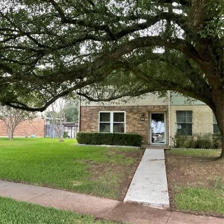 Rent this 2 bed townhouse on 2372 Bobbie Street in Waller, Bossier City