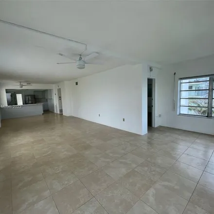 Image 1 - 7940 West Drive, North Bay Village, Miami-Dade County, FL 33141, USA - Apartment for rent
