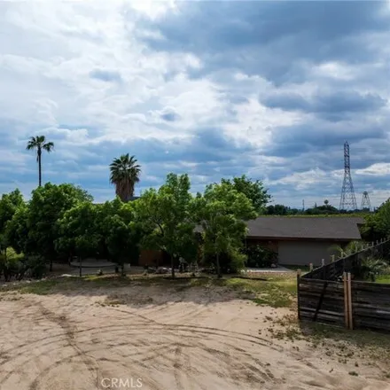 Buy this 5 bed house on 776 Hix Court in Kern County, CA 93306