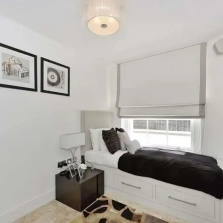 Rent this 5 bed apartment on 1-33 York Terrace West in London, NW1 4QG