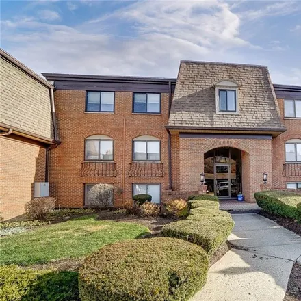 Buy this 2 bed condo on 1602 Thunderbird Lane in West Carrollton, OH 45449