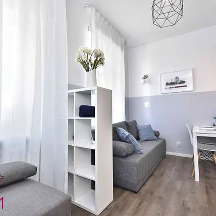 Rent this 1 bed apartment on Centrum Szkoleniowo-Konferencyjne Instytutu Europejskiego in Piotrkowska 258/260, 90-465 Łódź