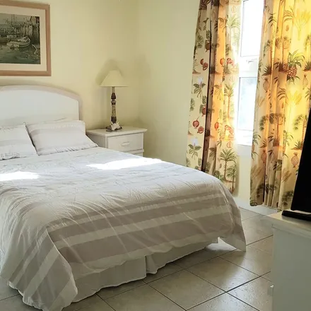 Rent this 2 bed apartment on Nassau