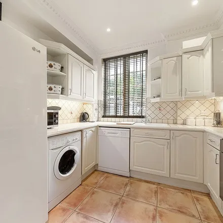 Rent this 3 bed apartment on 71 Frognal in London, NW3 6XD