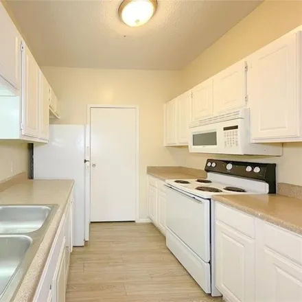 Image 7 - 12166 Metric Boulevard, Austin, TX 78727, USA - Condo for rent