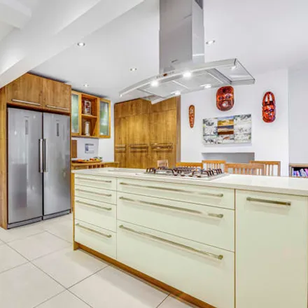 Image 3 - 66 Wimbledon Park Road, London, SW18 5TA, United Kingdom - Duplex for sale