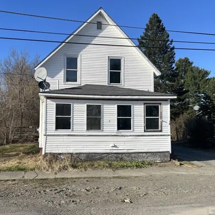 Image 2 - 32 Second Street, Milo, Piscataquis County, ME 04463, USA - House for sale