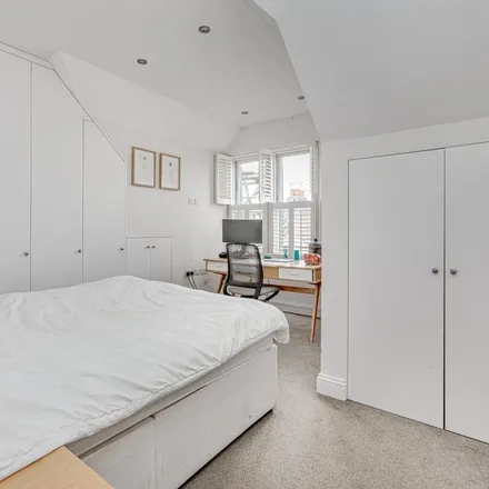Image 4 - Marney Road, London, SW11 5EP, United Kingdom - Apartment for rent