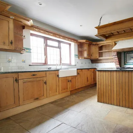 Image 3 - Hastoe Hill, Tring, HP23 6QS, United Kingdom - House for rent
