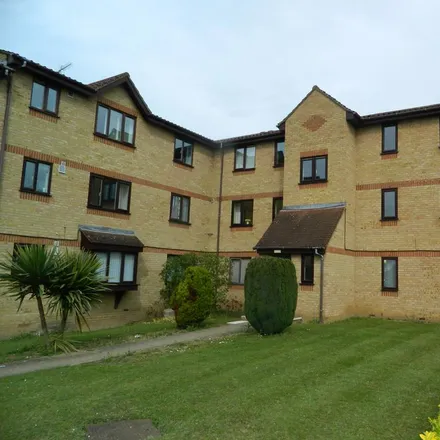 Rent this 2 bed apartment on Lowestoft Drive in Slough, SL1 6PB