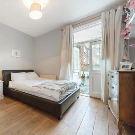 Image 4 - 57 Cromford Road, London, SW18 1NY, United Kingdom - Apartment for rent