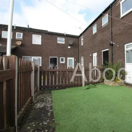 Image 2 - Radio Aire, Willow Close, Leeds, LS4 2HF, United Kingdom - House for rent