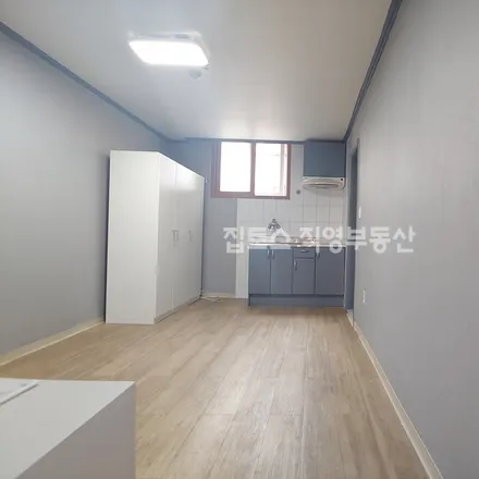 Rent this studio apartment on 서울특별시 관악구 봉천동 196-125