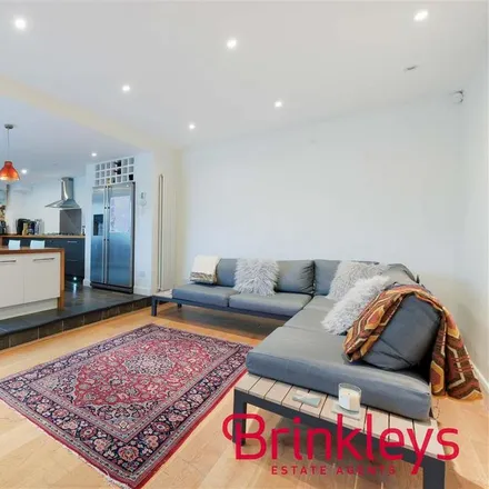 Rent this 4 bed duplex on 49 in 49a Lime Grove, London