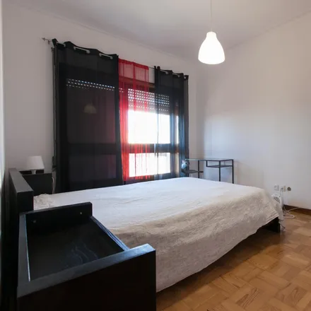 Rent this 3 bed room on Major Pála in Rua Machado dos Santos, 4400-121 Vila Nova de Gaia