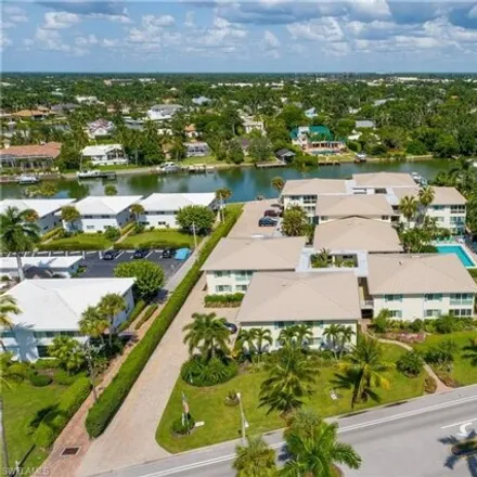 Image 2 - Palm Bay Villas, Gulf Shore Boulevard North, Naples, FL 33940, USA - Condo for sale