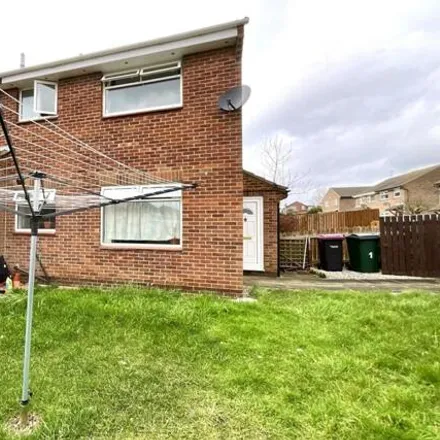 Buy this 1 bed townhouse on Troon Walk in Dinnington, S25 2TE