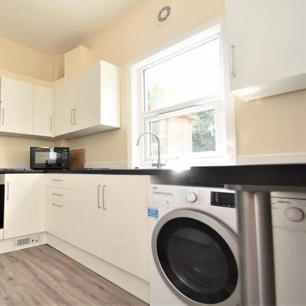 Rent this 5 bed townhouse on Playfair Road in Portsmouth, PO5 1EQ