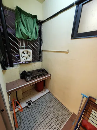 Rent this 3 bed apartment on Jalan Selesa 9 in Kuchai Lama, 58200 Kuala Lumpur