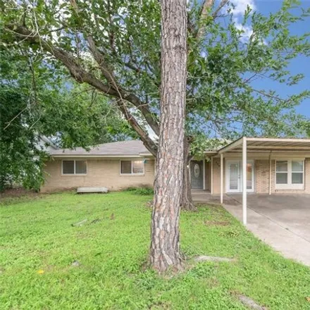 Buy this 3 bed house on 435 West Lyndale in Robinson, McLennan County