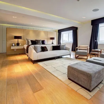 Rent this 4 bed apartment on Arlington House Apartments in Arlington Street, London