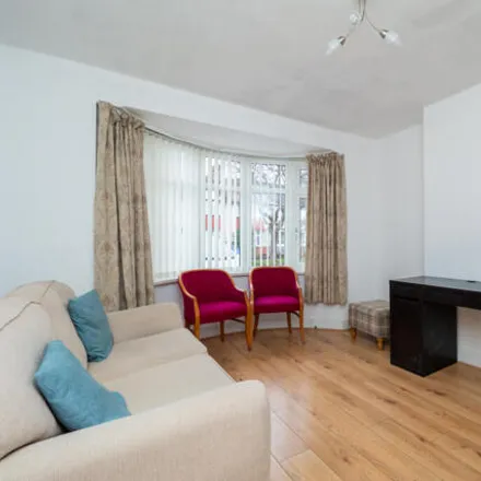 Image 2 - Kew Crescent, London, SM3 9RT, United Kingdom - House for sale