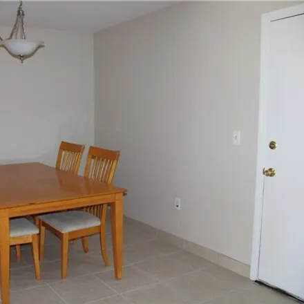 Image 8 - 2171 Collier Avenue, Fort Myers, FL 33901, USA - Condo for rent