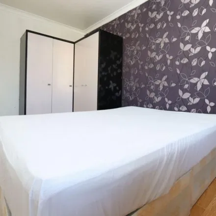 Rent this 5 bed apartment on 10 Parsonage Street in Cubitt Town, London