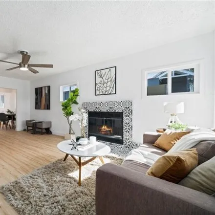Image 7 - 1185 East 78th Street, Los Angeles, CA 90001, USA - House for sale