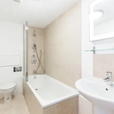 Image 7 - Leicester Square, Cranbourn Street, London, WC2H 0AW, United Kingdom - Apartment for rent