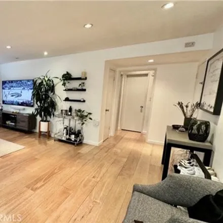 Image 4 - 687 Westmount Drive, West Hollywood, CA 90069, USA - Condo for sale