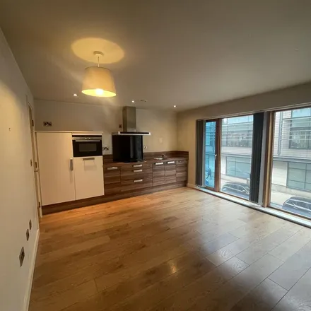 Image 2 - 33-35 Fargate, Cathedral, Sheffield, S1 2HD, United Kingdom - Apartment for rent