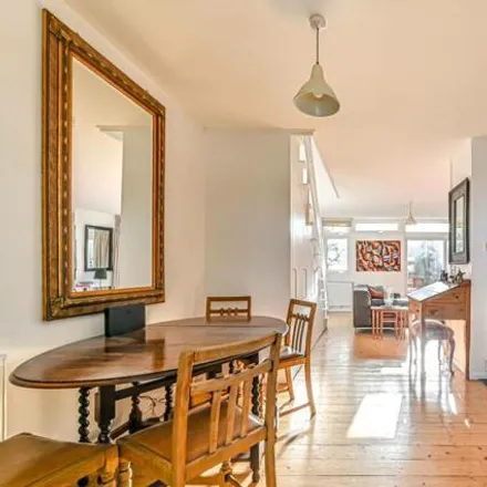 Image 5 - St Mary's Road, Gibbon Road, London, SE15 2AS, United Kingdom - House for sale