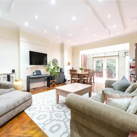 Rent this 3 bed room on Leinster Mansions in Frognal Lane, London
