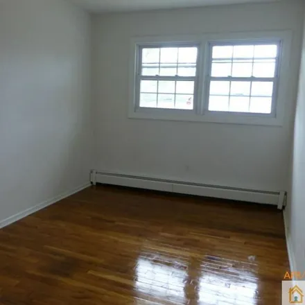 Rent this 4 bed apartment on 2 Ventnor Drive in Edison, NJ 08820