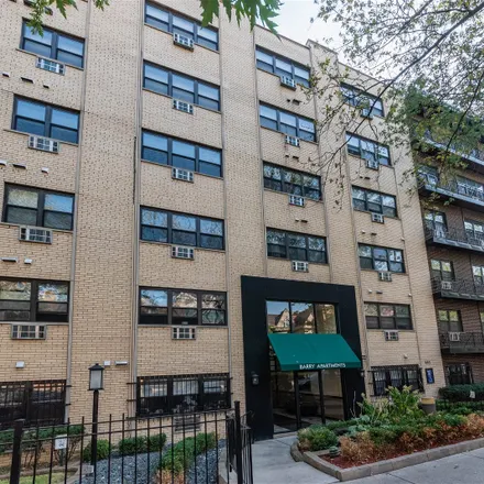 Rent this 1 bed apartment on 445 West Barry Avenue