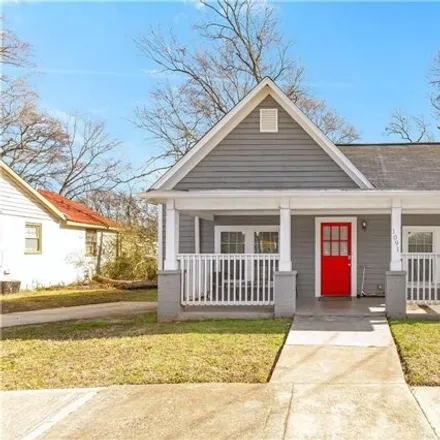 Buy this studio house on 1091 Longley Ave NW in Atlanta, Georgia