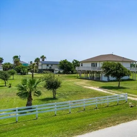 Image 3 - 958 Alberdie Drive, Galveston County, TX 77650, USA - House for sale