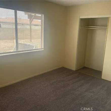 Image 3 - 2904 East Avenue R 7, Palmdale, CA 93550, USA - Apartment for rent