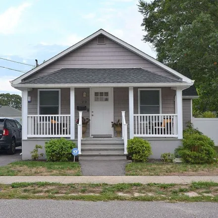 Buy this 3 bed house on 18 Lincoln Avenue in Islip Terrace, Suffolk County
