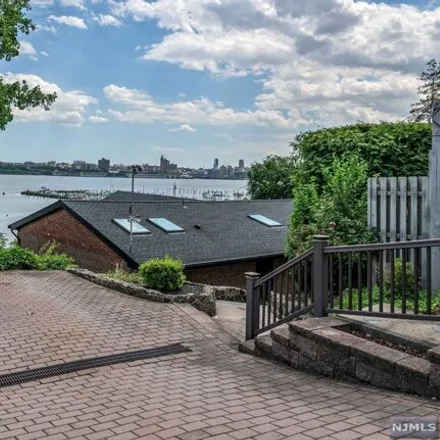 Image 6 - 11 Palisade Plz, Edgewater, New Jersey, 07020 - House for sale