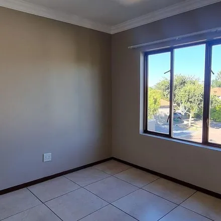 Image 3 - Fourways High School, Fisant Avenue, Johannesburg Ward 115, Randburg, 2068, South Africa - Apartment for rent