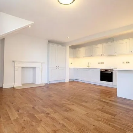 Rent this 2 bed apartment on Park Avenue in Harrogate, HG2 9BQ