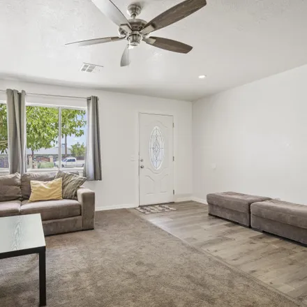 Image 4 - 10248 East Avenue S, Los Angeles County, CA 93543, USA - House for sale