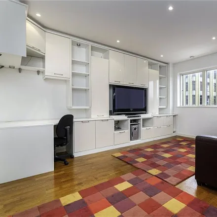 Rent this 2 bed apartment on Tesco Express in 43 Holloway Road, London