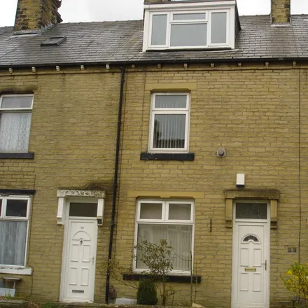 Rent this 3 bed townhouse on Lingwood Terrace in Bradford, BD8 0BB