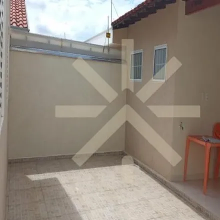 Buy this 3 bed house on Quality Hotel Anacã in Rua Tiradentes, Vila Elizabeth