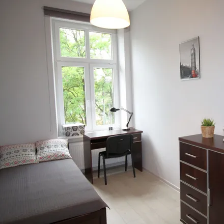 Rent this 8 bed room on Jana Kilińskiego 114 in 90-013 Łódź, Poland