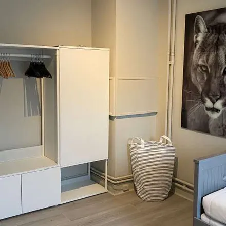 Rent this 3 bed apartment on Rue Jean d'Ardenne - Jean d'Ardennestraat 14 in 1050 Ixelles - Elsene, Belgium